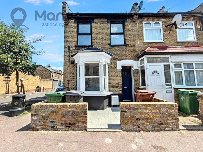 2 Bedroom Flat For Sale In Odessa Road, Forest Gate, Greater London, E7