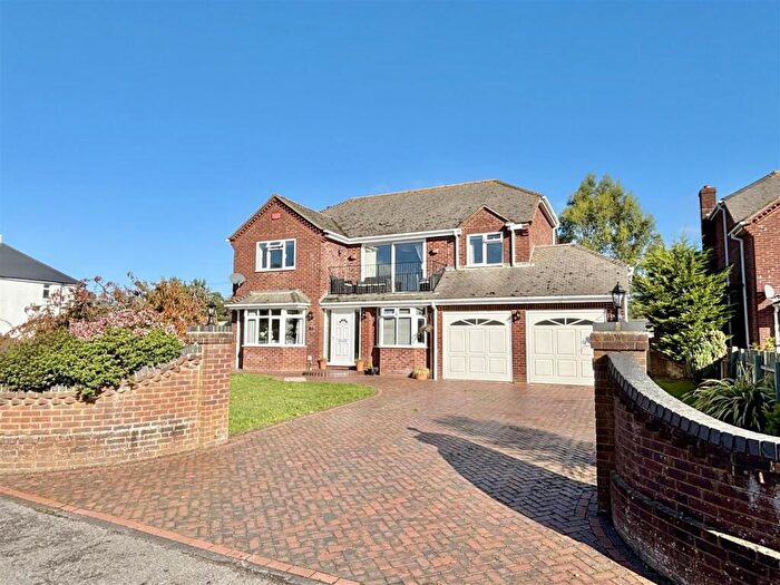 4 Bedroom Detached House For Sale In Lytchett Matravers, Poole, BH16