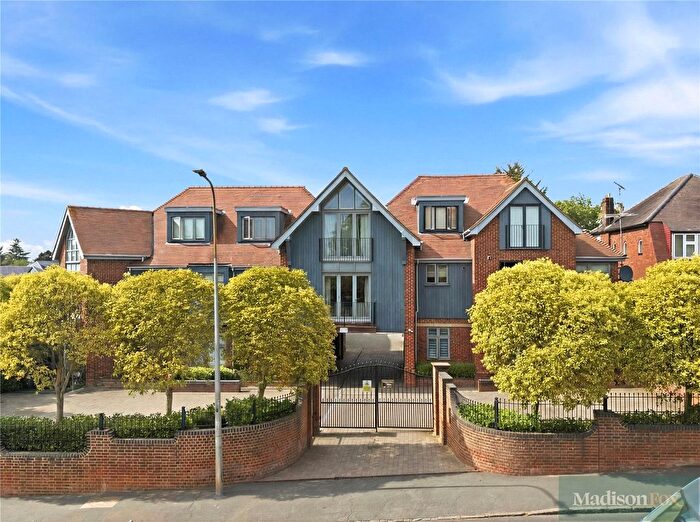 2 Bedroom Flat To Rent In Manor Road, Chigwell, Essex, IG7