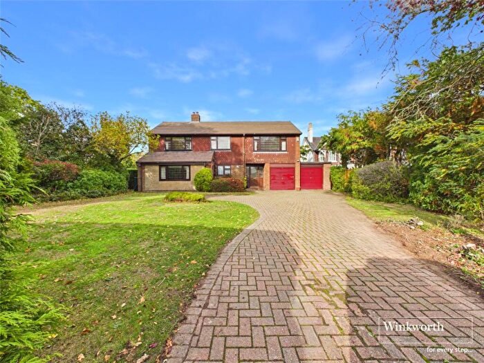 4 Bedroom Detached House For Sale In Burys Bank Road, Greenham, Thatcham, Berkshire, RG19