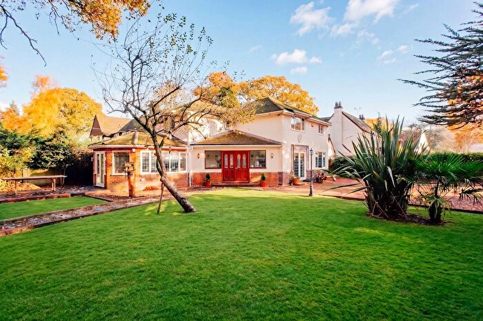 4 Bedroom Detached House For Sale In Hurn Way, Christchurch, BH23