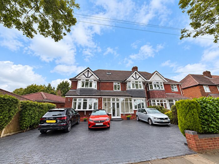 6 Bedroom Semi-Detached House For Sale In Sandhurst Avenue, Hodge Hill, Birmingham, West Midlands, B36