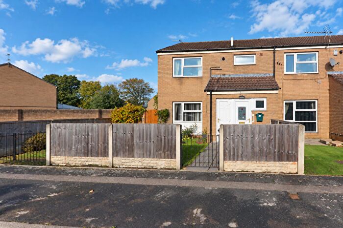 3 Bedroom Town House For Sale In Leverstock Green, Dunscroft, Doncaster, DN7