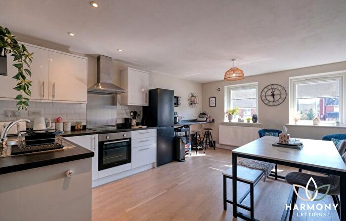 2 Bedroom Flat To Rent In New Road, Rednal, B45