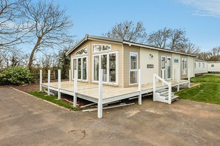 2 Bedroom Mobile/park Home For Sale In Manor House, Church Laneham, Retford, DN22