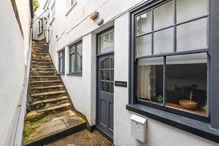 2 Bedroom Flat For Sale In Clarence Street, Dartmouth, TQ6