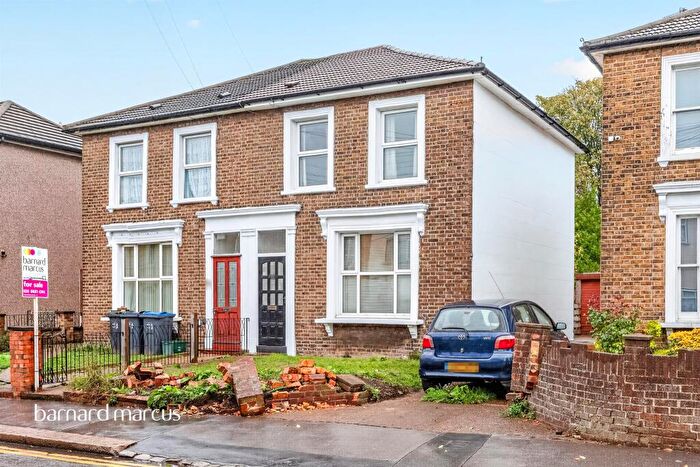 3 Bedroom Semi-Detached House For Sale In Selsdon Road, South Croydon, CR2