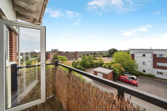 2 Bedroom Flat For Sale In Park View Road, Leatherhead, Surrey, KT22