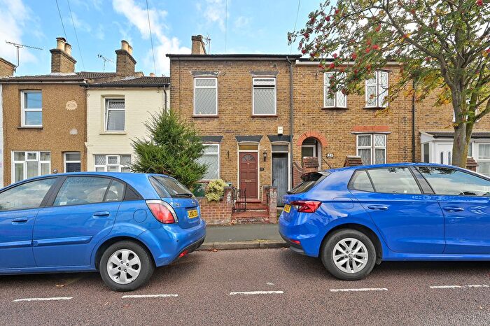 3 Bedroom Terraced House For Sale In Sotheron Road, Watford, WD17