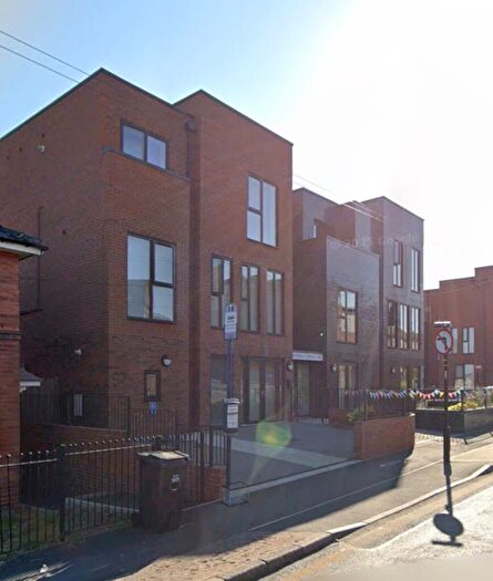2 Bedroom Flat To Rent In Manor Oaks Place, Sheffield, S2