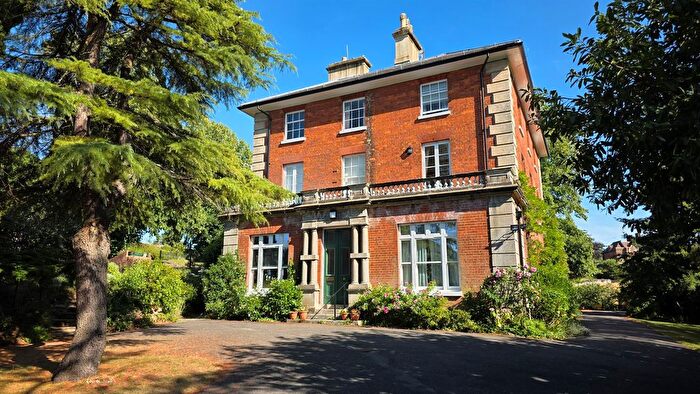 1 Bedroom Flat For Sale In Rose Hill, Dorking, RH4