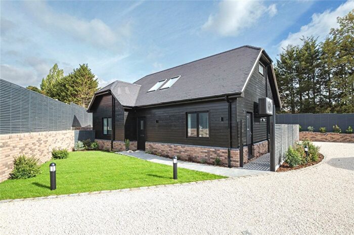 3 Bedroom Detached House For Sale In Harper Lane, Radlett, Hertfordshire, WD7