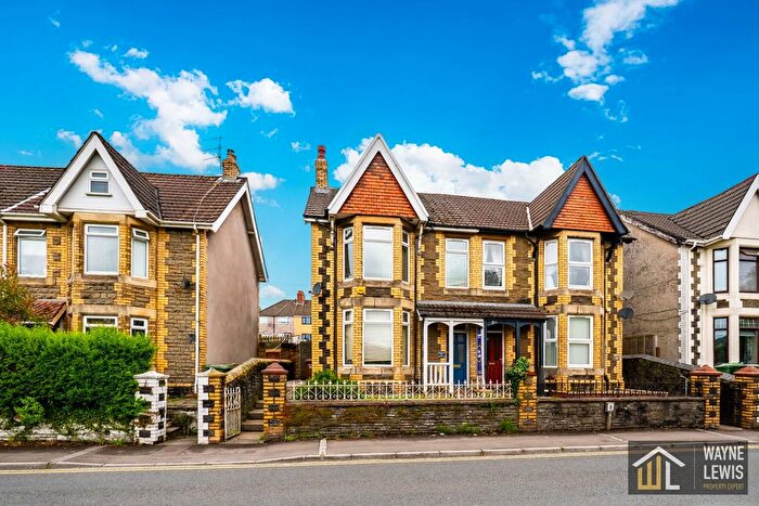 3 Bedroom Semi-Detached House For Sale In Blackwood Road, Pontllanfraith, Blackwood, NP12