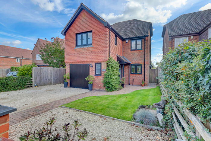 4 Bedroom Detached House For Sale In Parish Piece, Holmer Green, High Wycombe, Buckinghamshire, HP15