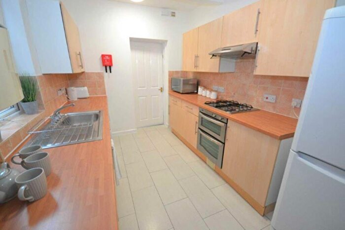 6 Bedroom Terraced House To Rent In Grange Avenue, Reading, RG6