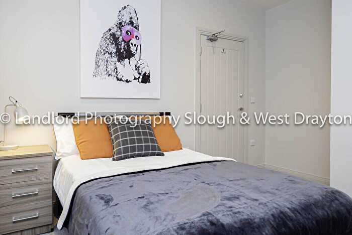 1 Bedroom Semi-Detached House To Rent In Room, Deerbarn Road, GU2