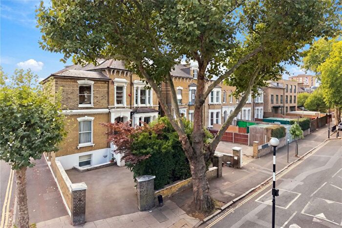 2 Bedroom Flat For Sale In Cazenove Road, London, N16