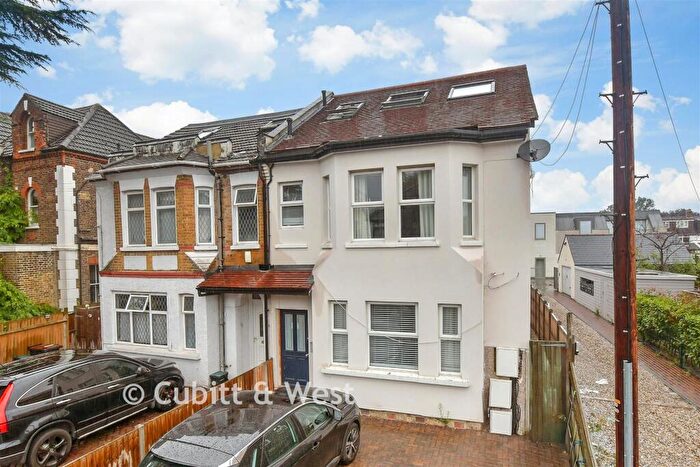 2 Bedroom Flat For Sale In Ancaster Road, Beckenham, Kent, BR3