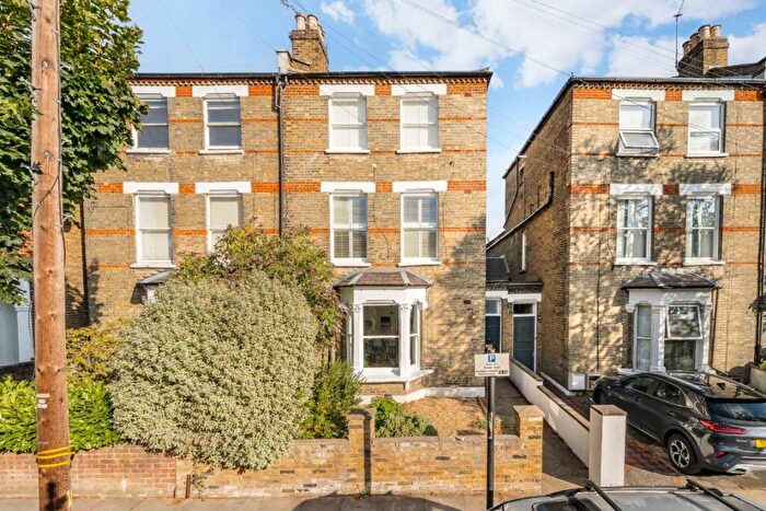 2 Bedroom Flat For Sale In Lambton Road, London, N19