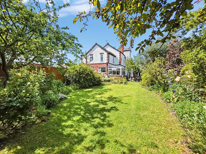 5 Bedroom Semi-Detached House For Sale In Caythorpe Road, Lowdham Nottingham, NG14