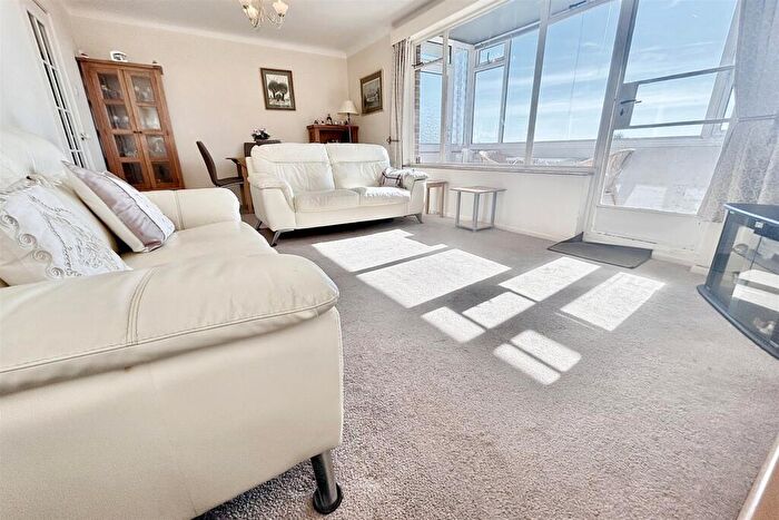 2 Bedroom Flat For Sale In Poole, BH15