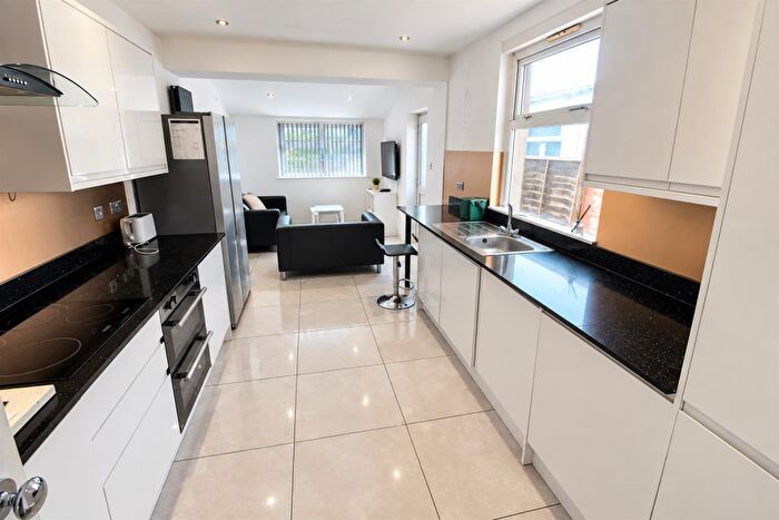 5 Bedroom House To Rent In Dogfield Street, Cathays, Cardiff, CF24