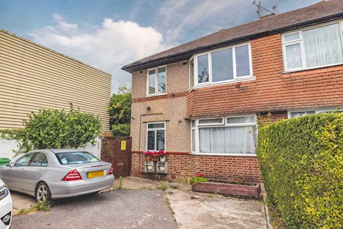 2 Bedroom Maisonette To Rent In Montrose Avenue, Slough, SL1