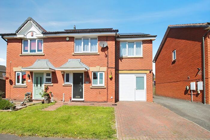 4 Bedroom Semi-Detached House For Sale In Lodge Hill Road, Ossett, WF5
