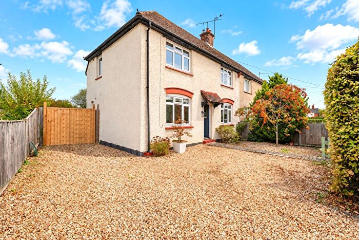 3 Bedroom Semi-Detached House For Sale In Loop Road, Woking, GU22