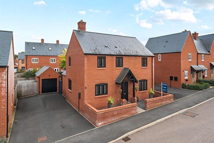 3 Bedroom Detached House For Sale In Wetherby Drive, Towcester, NN12