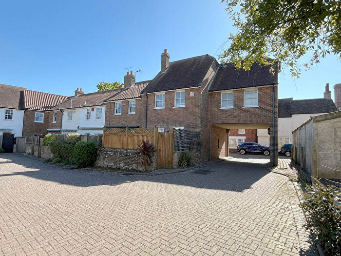 3 Bedroom End Of Terrace House For Sale In Fisher Street, Sandwich, CT13
