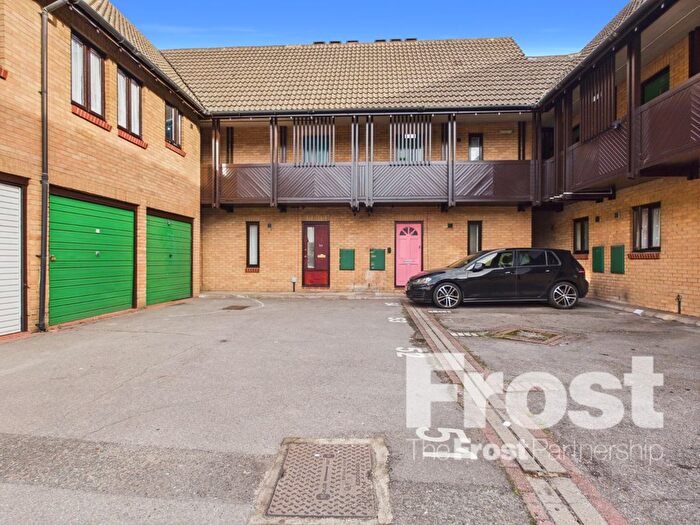 1 Bedroom Maisonette To Rent In Stephenson Court, Osborne Street, Slough, SL1