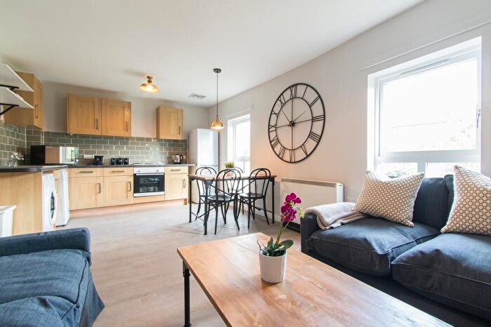 4 Bedroom Flat To Rent In Morrison Circus, Edinburgh, EH3