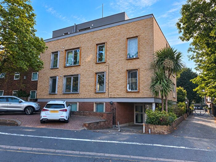 1 Bedroom Flat To Rent In Kingston Hill, Kingston Upon Thames, KT2