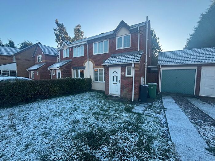 3 Bedroom Semi-Detached House To Rent In Derwent Close, Willenhall, WV13