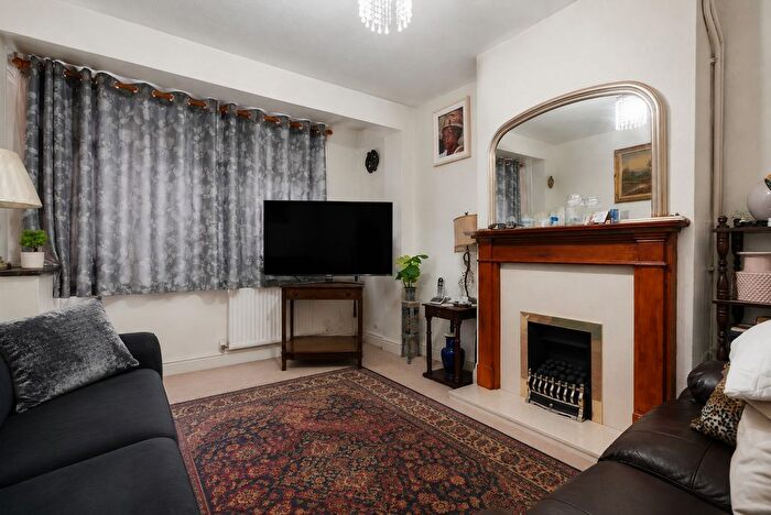 3 Bedroom Terraced House For Sale In Warminster Way, Mitcham, CR4