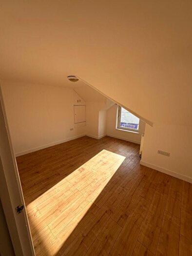 2 Bedroom Flat To Rent In Fortescue Road, Paignton, TQ3