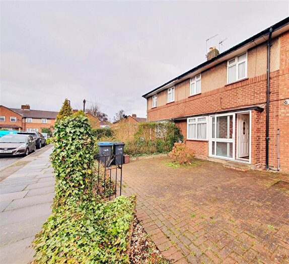 2 Bedroom Ground Maisonette For Sale In Briar Close, London, N13