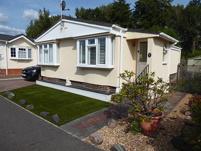 2 Bedroom Mobile/park Home For Sale In Water End Park, Old Basing, Basingstoke, RG24
