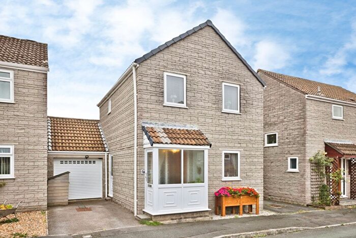 2 Bedroom Link Detached House For Sale In Holm Oaks, Glastonbury, Somerset, BA6