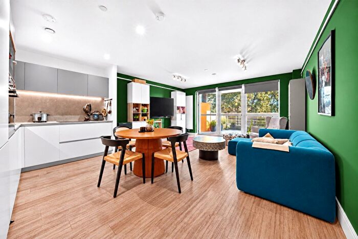 3 Bedroom Flat For Sale In South Grove, Walthamstow, London, E17
