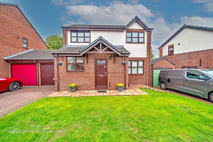 3 Bedroom Link Detached House For Sale In Old Oak Close, Walsall, WS9