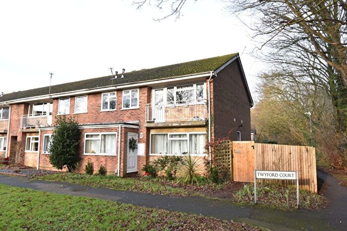 2 Bedroom Maisonette To Rent In Twyford Court, Maidstone, ME14