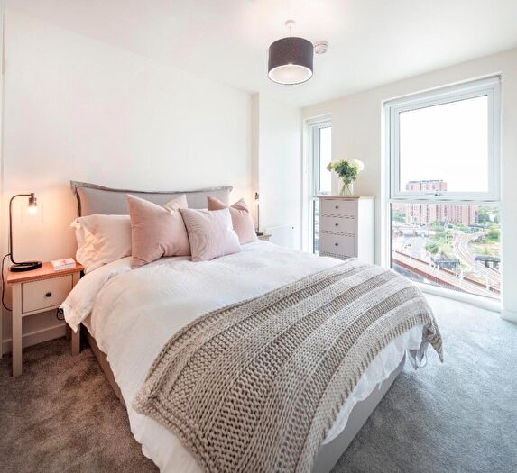 3 Bedroom Apartment To Rent In Flint Building, Stanley Street, Salford, M3