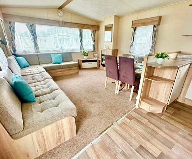3 Bedroom Mobile/park Home For Sale In Sway Road, New Milton, BH25