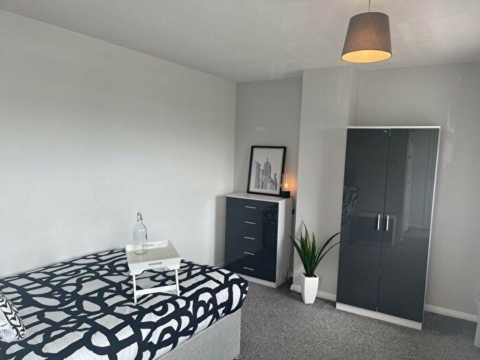 3 Bedroom Maisonette To Rent In Cowick Street, Exeter, Devon, EX4