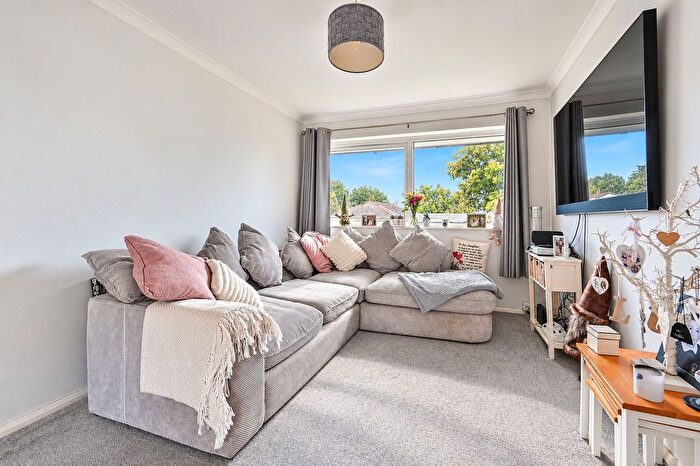 2 Bedroom Flat For Sale In Proctor Gardens, Great Bookham, KT23