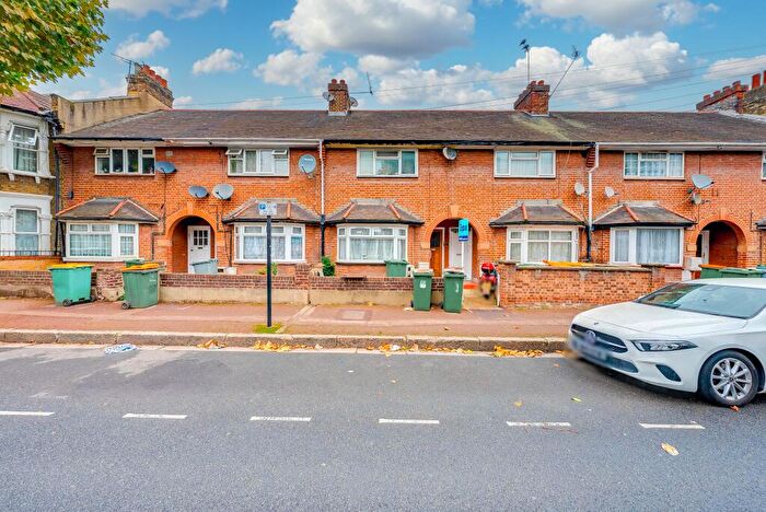 1 Bedroom Flat For Sale In Goldsmith Avenue, London, E12