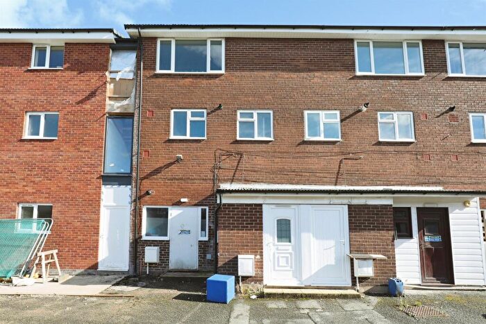 3 Bedroom Flat For Sale In Ribble Place, Winsford, CW7