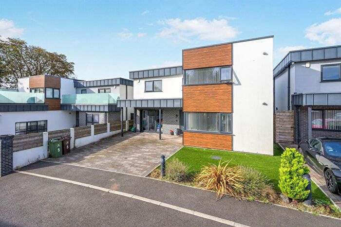 4 Bedroom Detached House For Sale In Village Heights, Plymouth, PL7